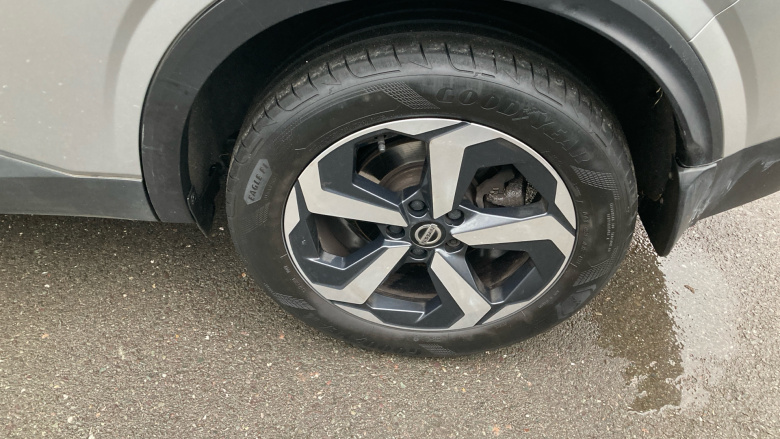 Nissan Qashqai 1.3 DiG-T MH N-Connecta 5dr Petrol Hatchback